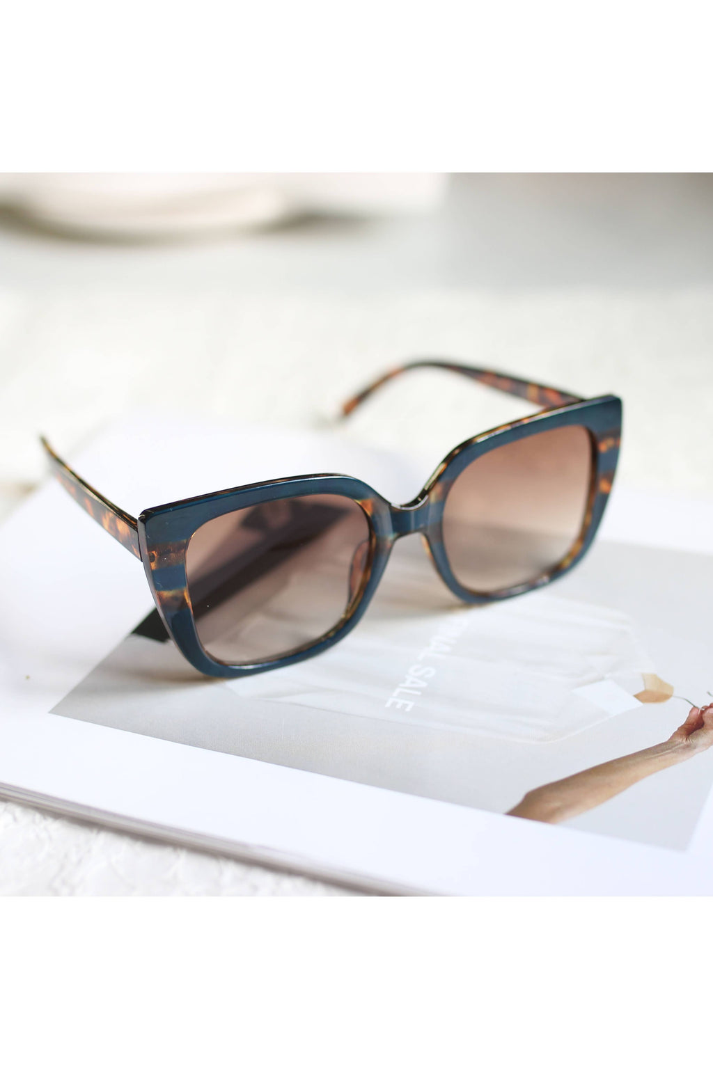OVERSIZE WINGED DESIGN SUNGLASSES - A2311LKM64976