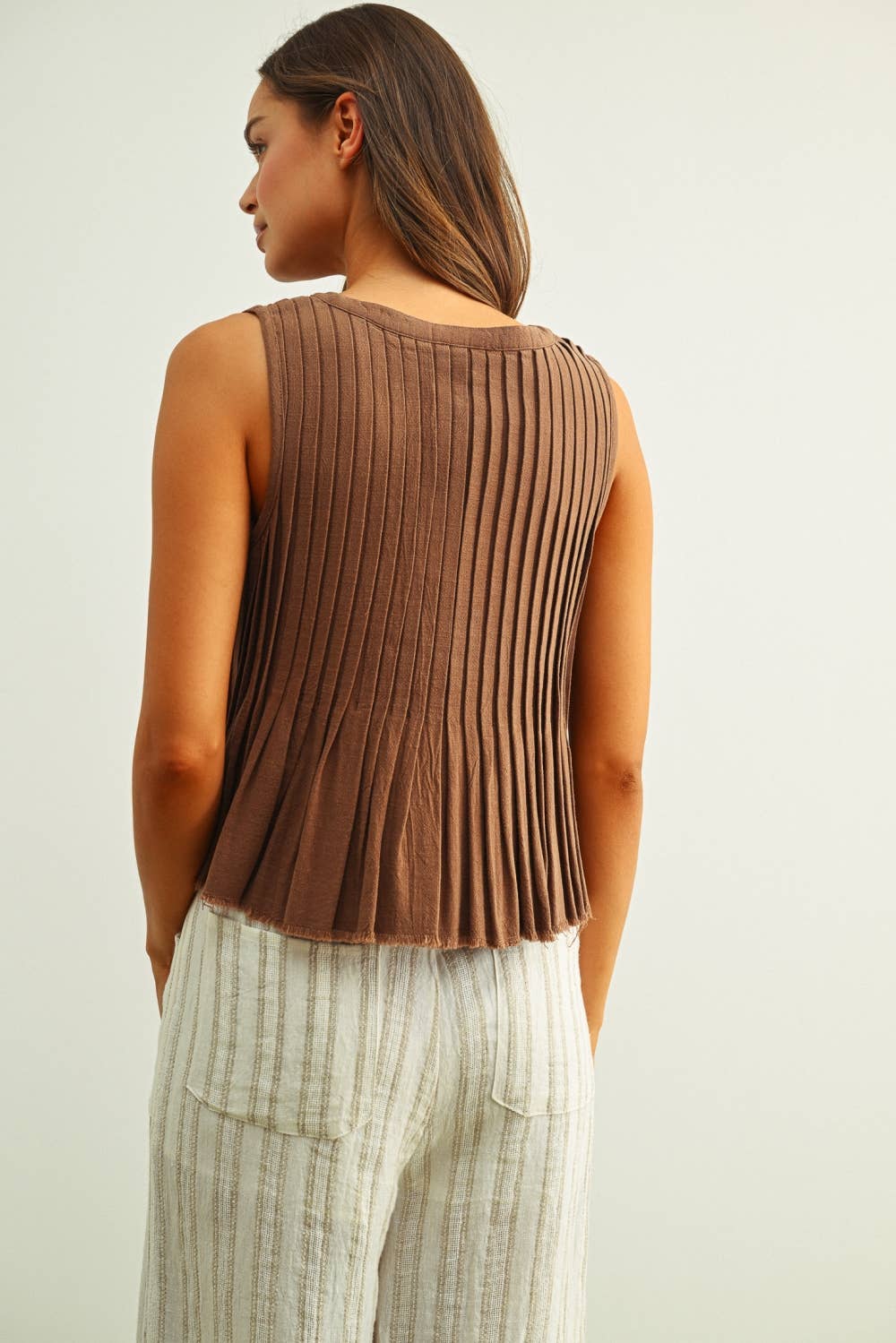 ALL PLEATED BUTTON FRONT SLEEVELESS TOP