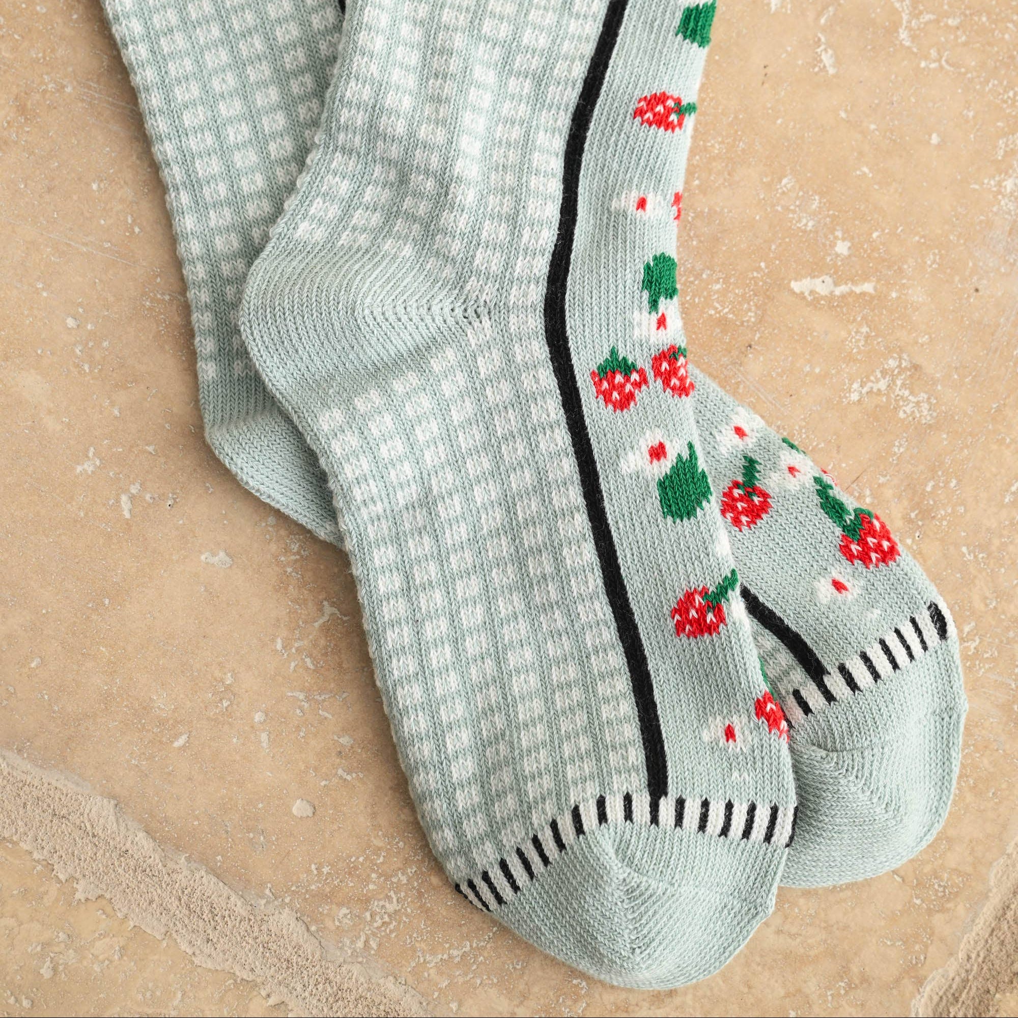 STRAWBERRY AND MULTI PATTERN SOCKS