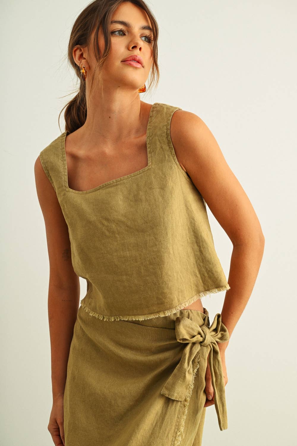 SHORT SLEEVE SQUARE NECK RAW HEM TOP