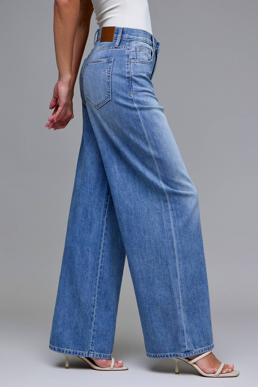 NORI Medium Wash Clean Super Soft 33" Inseam Wide leg