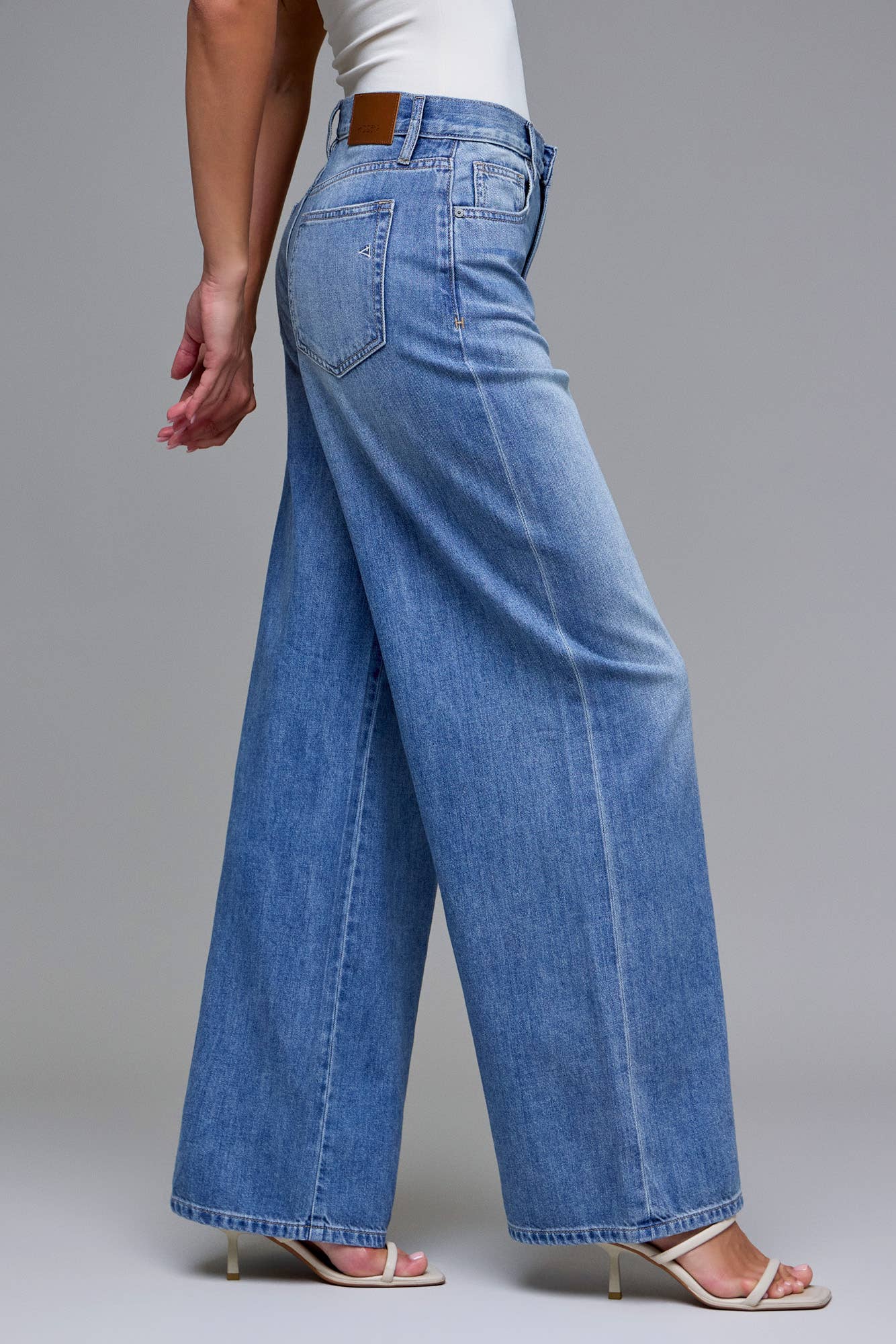 NORI Medium Wash Clean Super Soft 33" Inseam Wide leg
