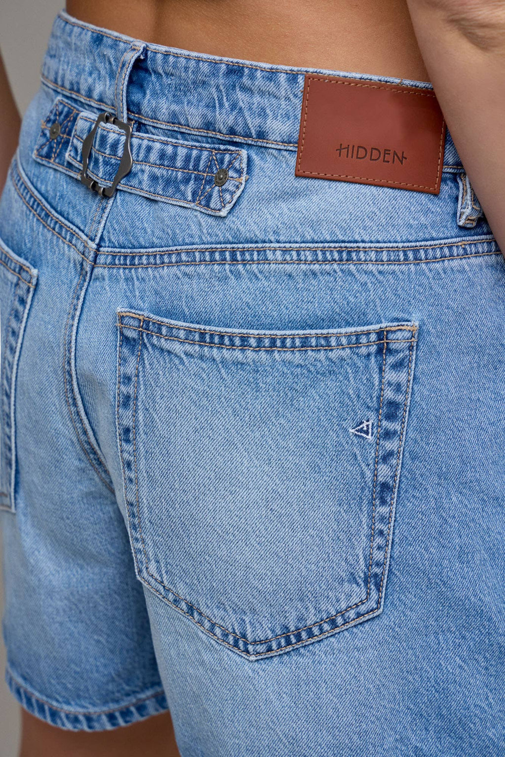 Sammie Medium Wash Classic 5" Inseam Barrel Shorts