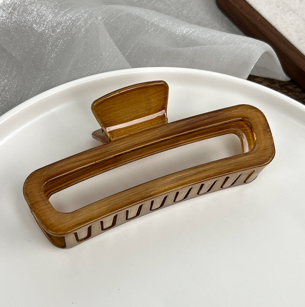 Neutral Essential Jumbo Hair Clip (FORIA)