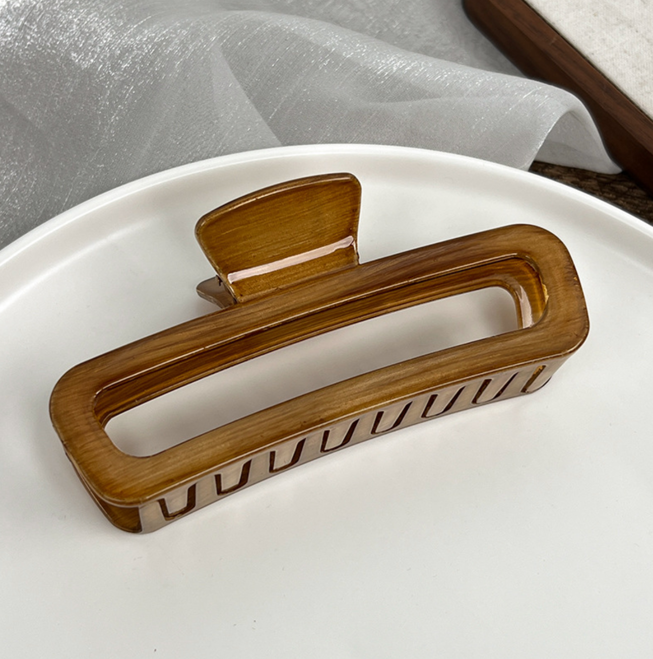 Neutral Essential Jumbo Hair Clip (FORIA)