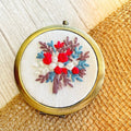 Floral Embroidered Compact Mirror, Collection Brooklyn ✅