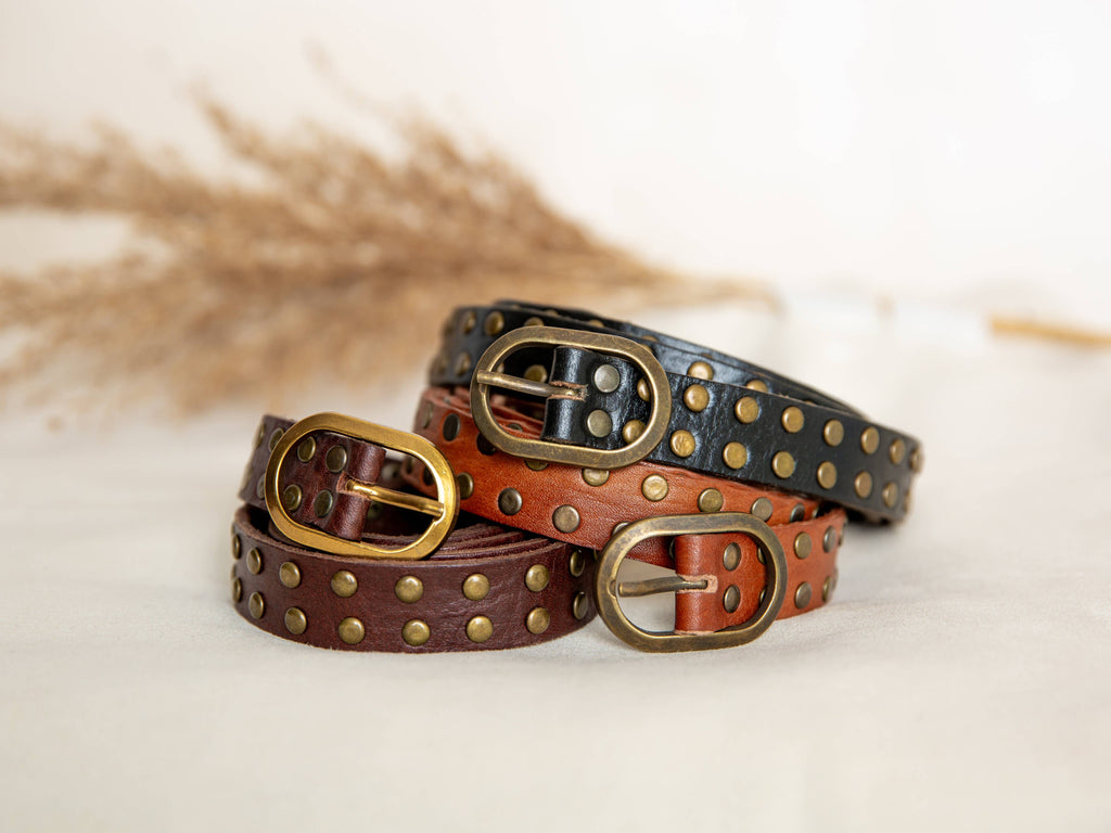 NARROW BLACK LEATHER BELT WITH STUDS