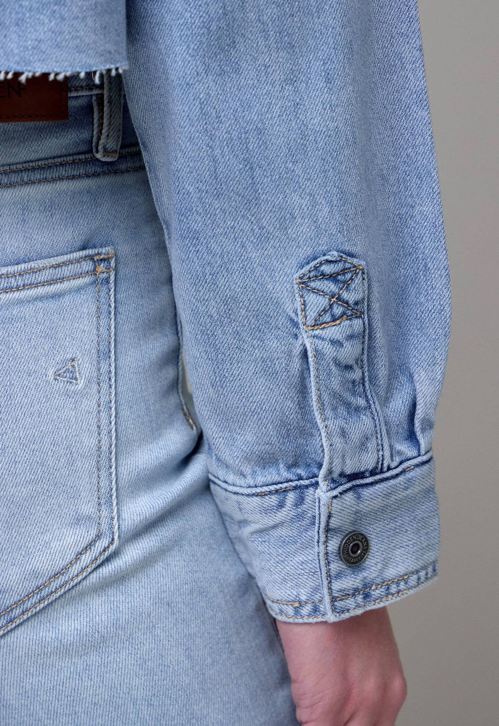 CROPPED DENIM SHIRT