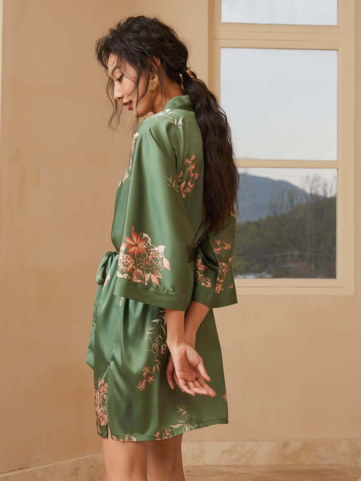 Mira Short Kimono Robe
