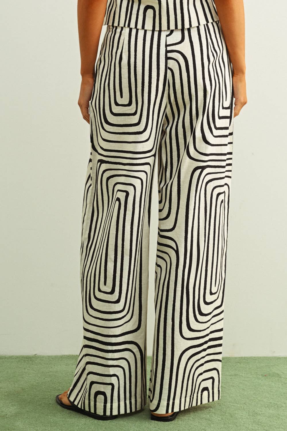 GRID PRINT WIDE LEG TROUSER
