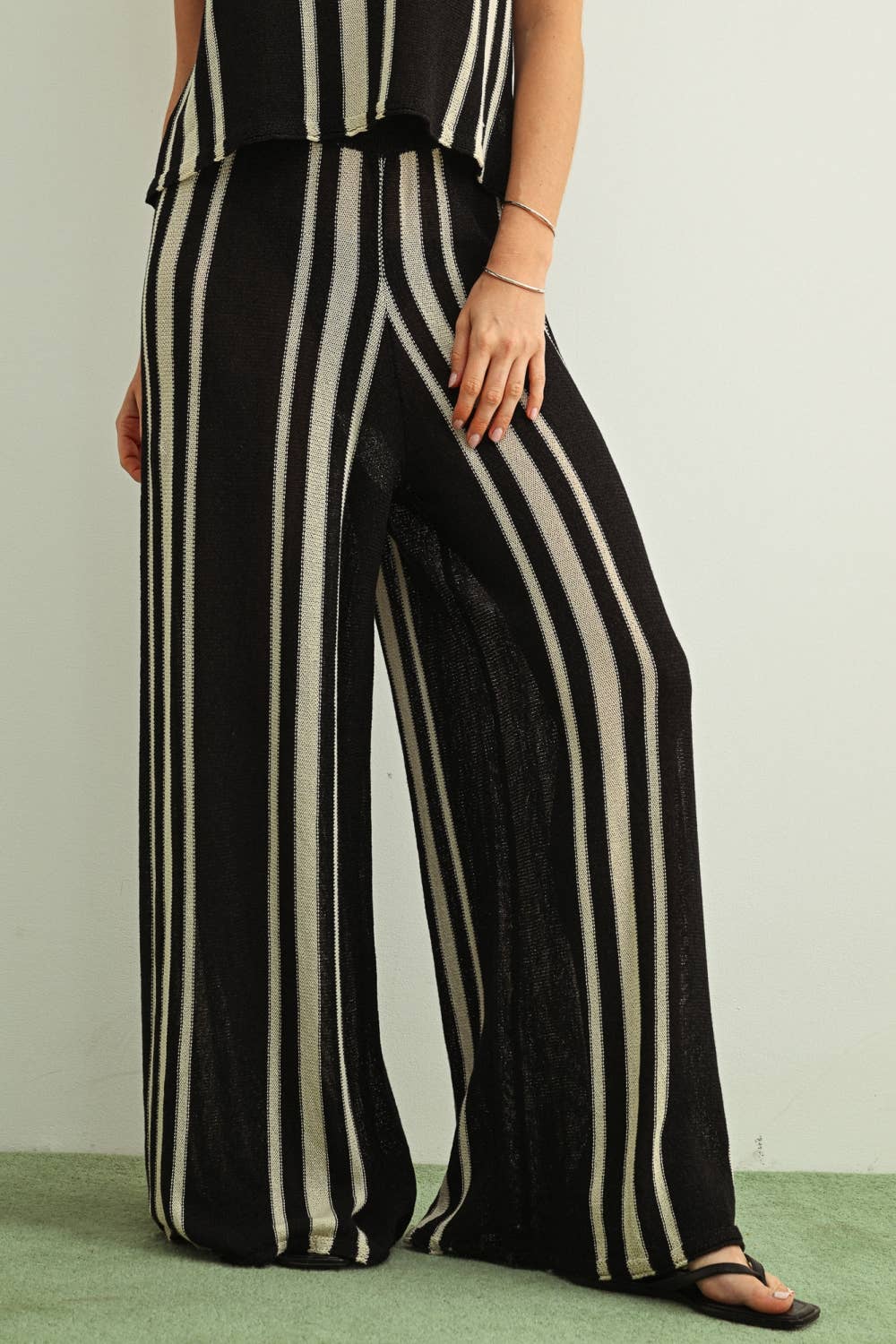 BLACK RANDOM STRIPE KNITTED PANTS