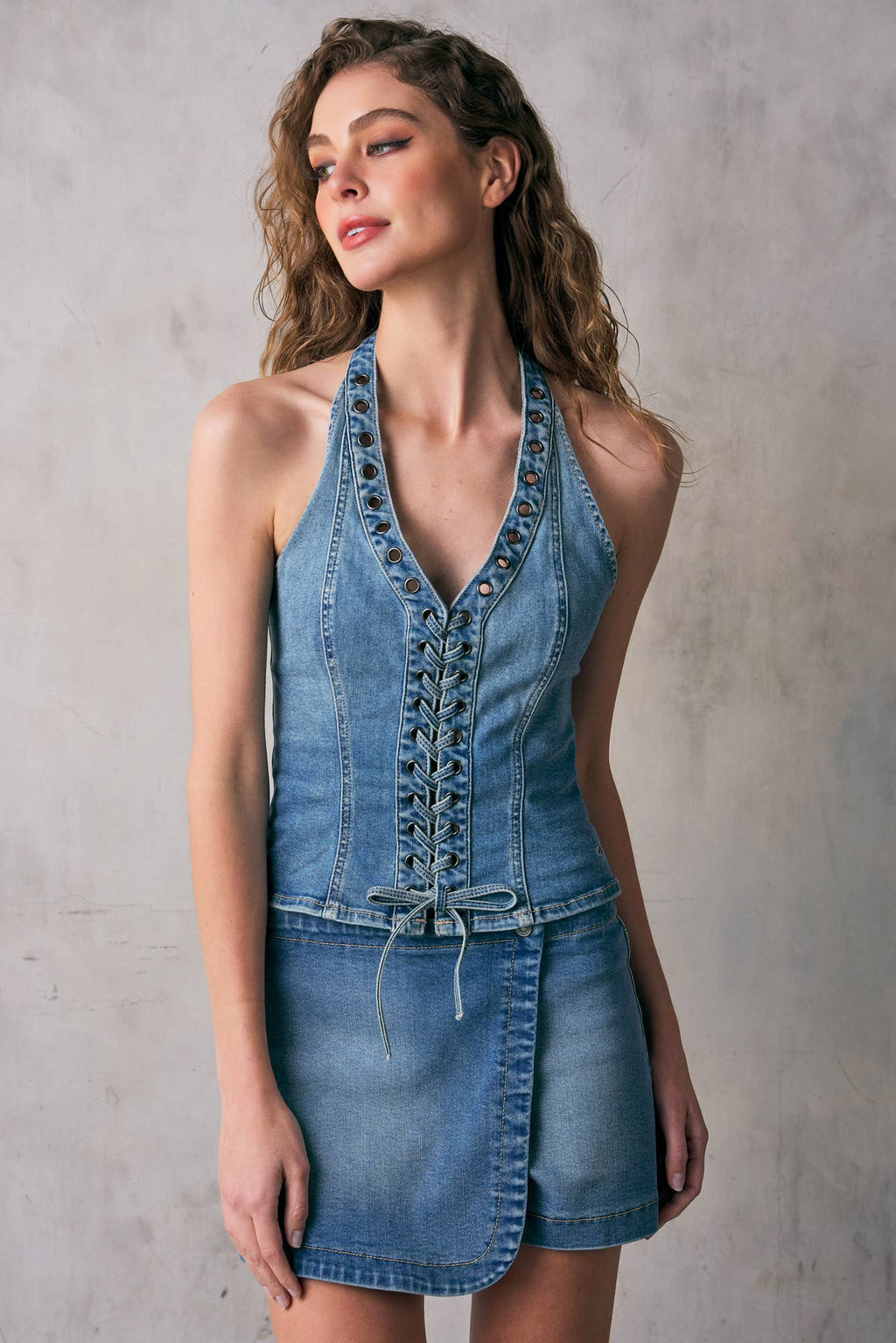 STRETCH LACE UP HALTER TOP