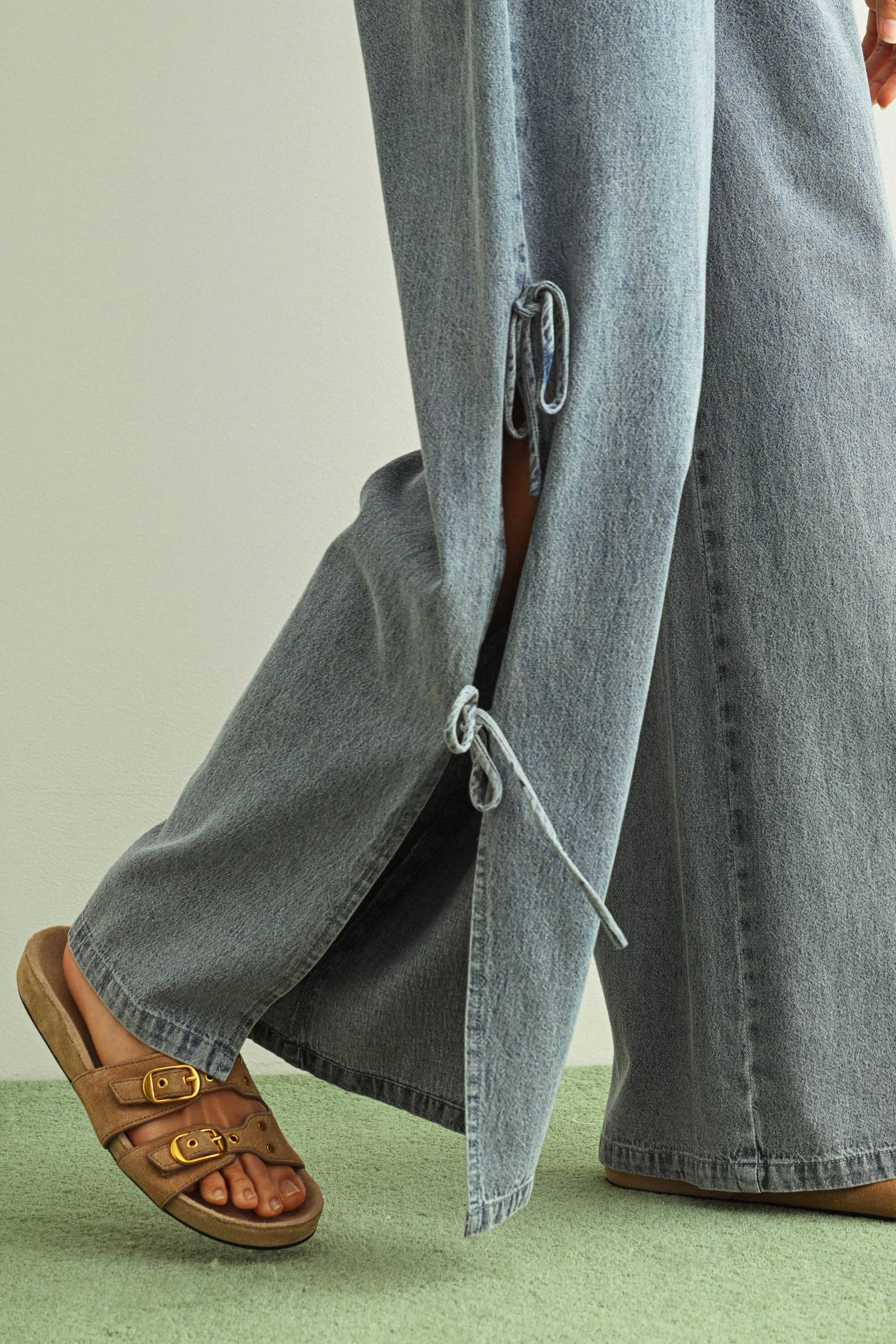 DENIM TIED ON THE SIDE PANTS
