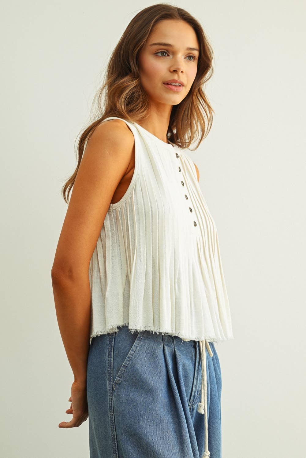 ALL PLEATED BUTTON FRONT SLEEVELESS TOP