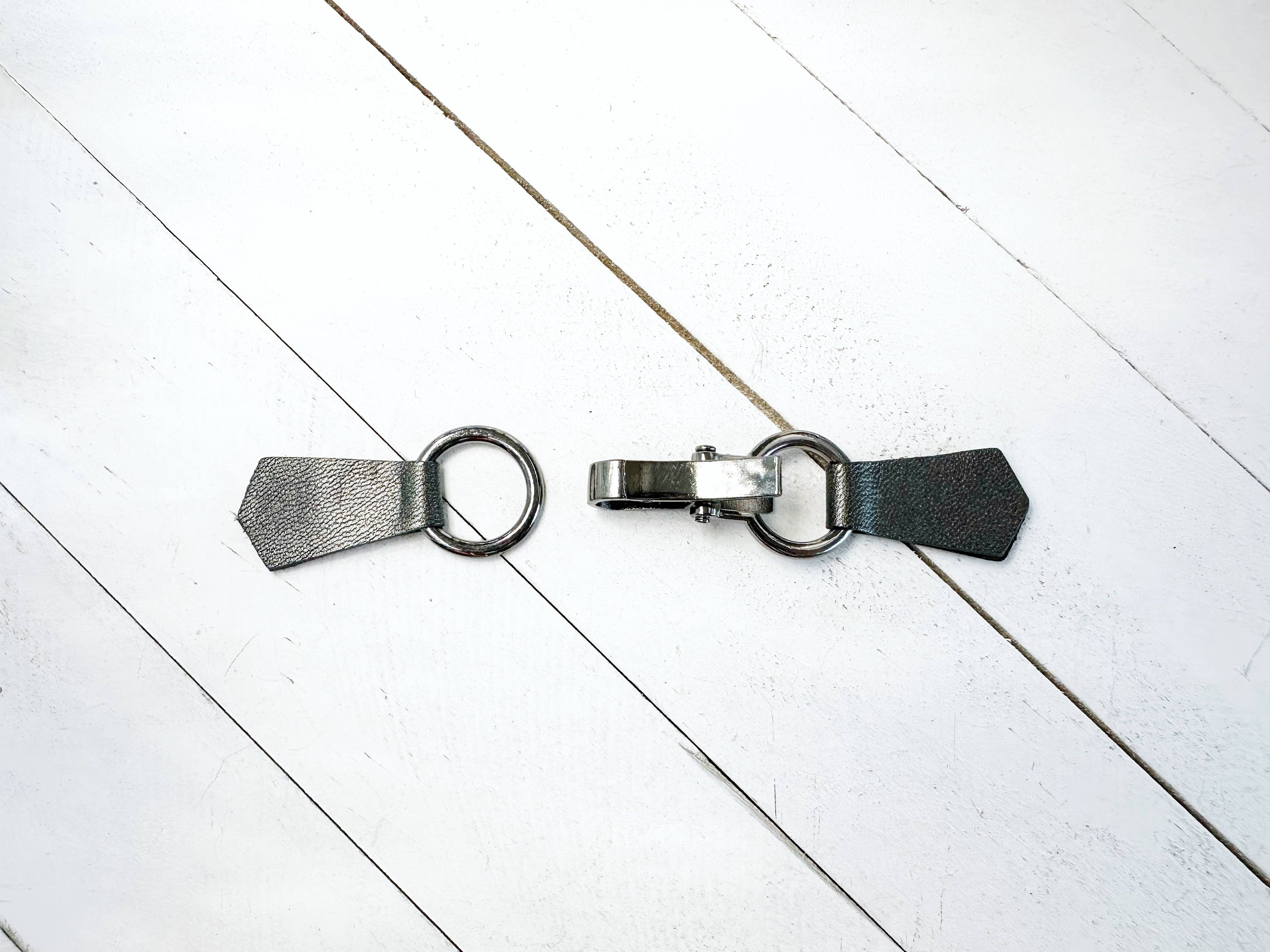 Gunmetal Buckle & Silver-Gray Leather Cinch Clip for Clothes