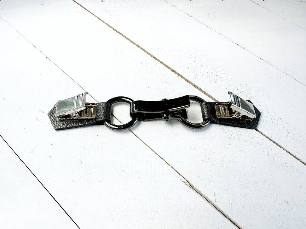 Gunmetal Buckle & Silver-Gray Leather Cinch Clip for Clothes
