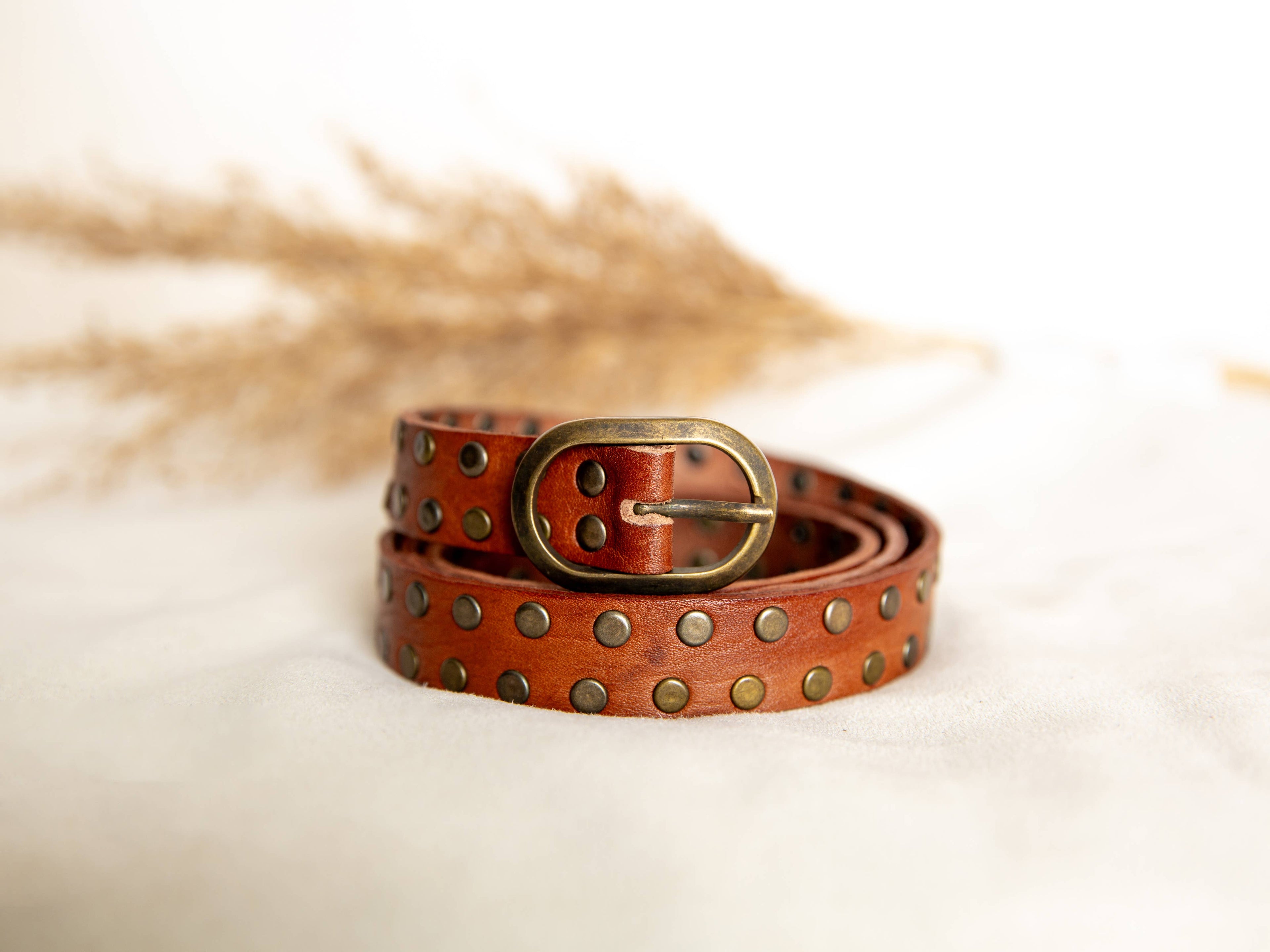 LIGHT BROWN LEATHER BELT WITH STUDS NARROW