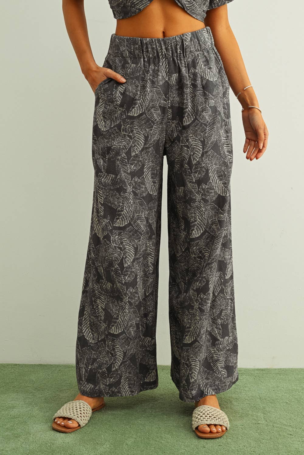 LEAF PRINT FADED EFFECT PANTS