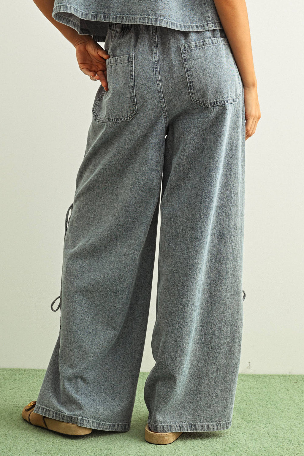 DENIM TIED ON THE SIDE PANTS