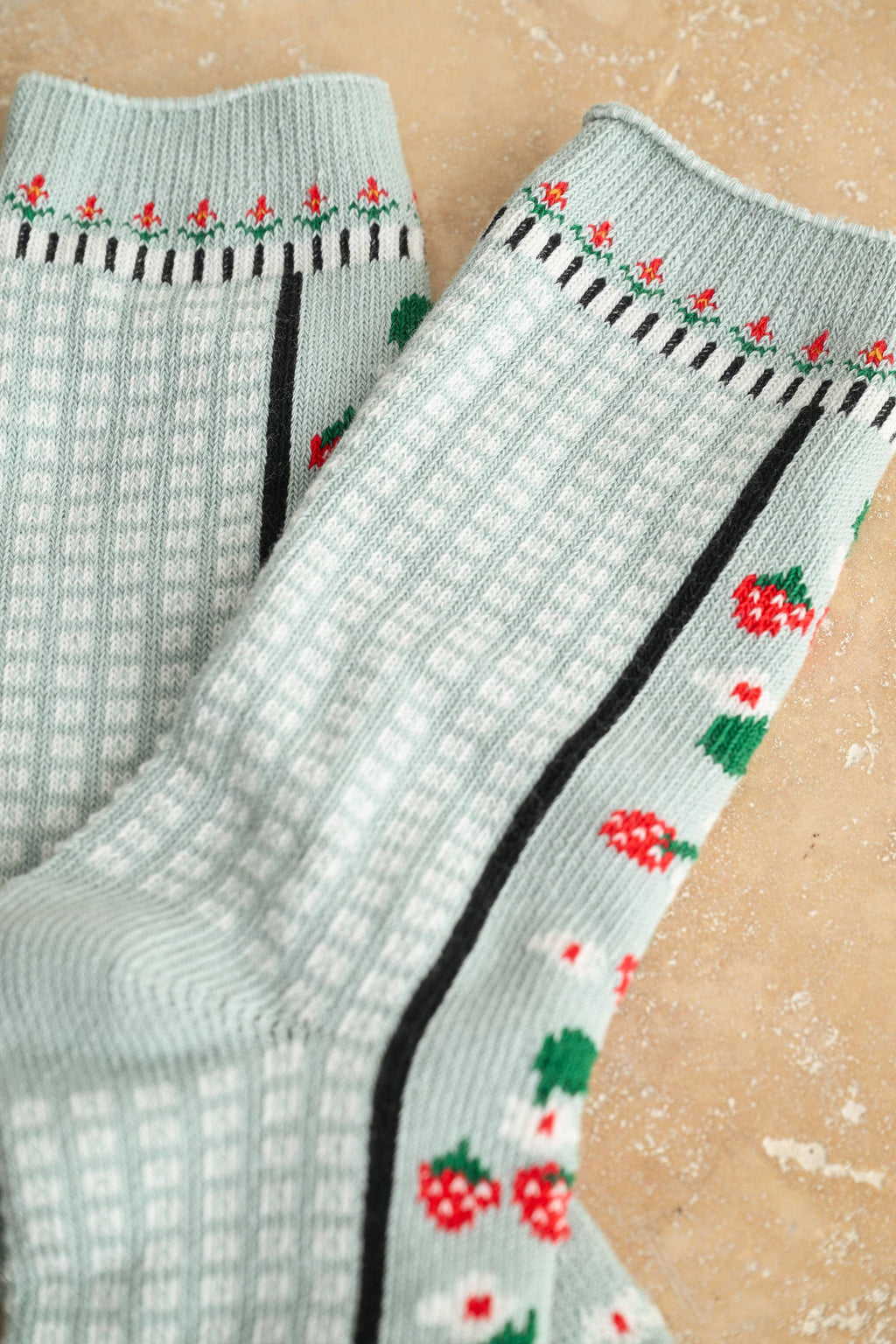 STRAWBERRY AND MULTI PATTERN SOCKS