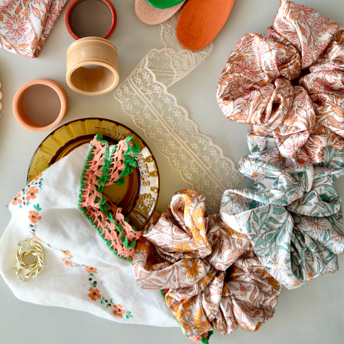 Paper Daisies Oversized Satin Scrunchie